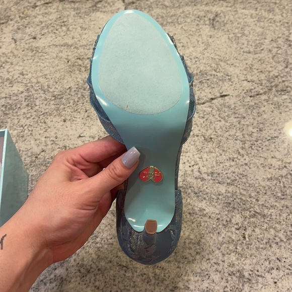 Betsey Johnson blue heel - Picture 3 of 5